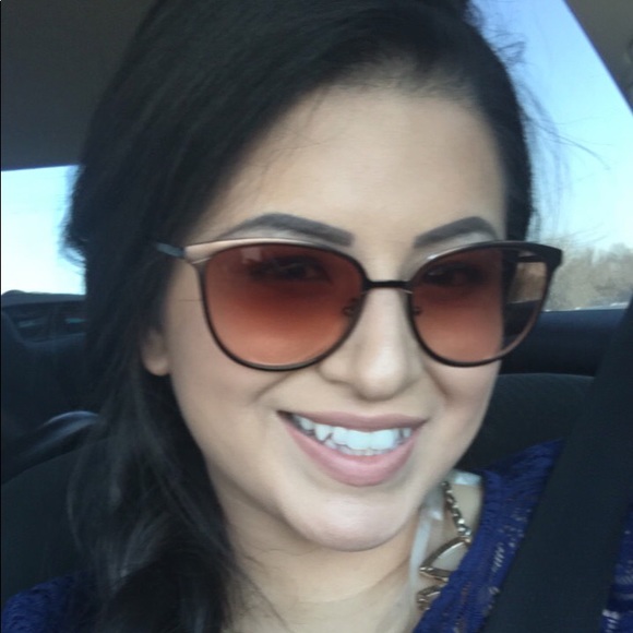 Meet your Posher, Jeyda - Picture 1 of 1